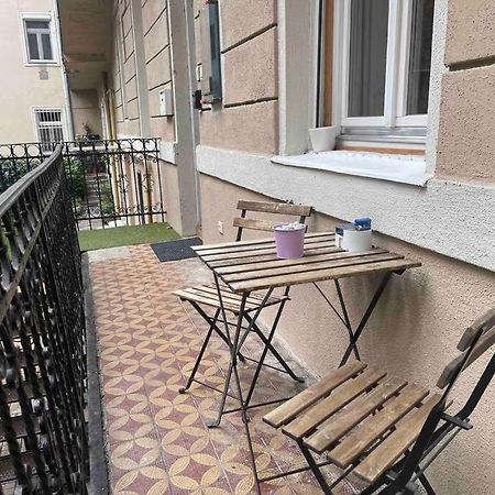 Knezits Spacious Ac Terrace Free Parking Boedapest Buitenkant foto