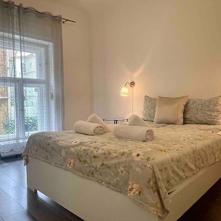 Knezits Spacious Ac Terrace Free Parking Boedapest Buitenkant foto