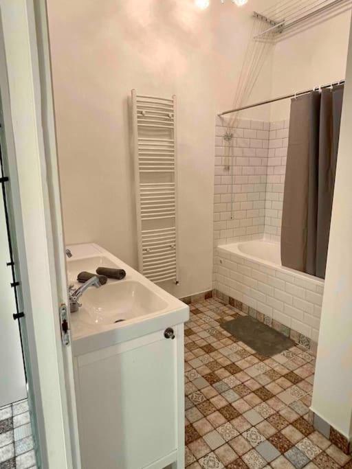 Knezits Spacious Ac Terrace Free Parking Boedapest Buitenkant foto