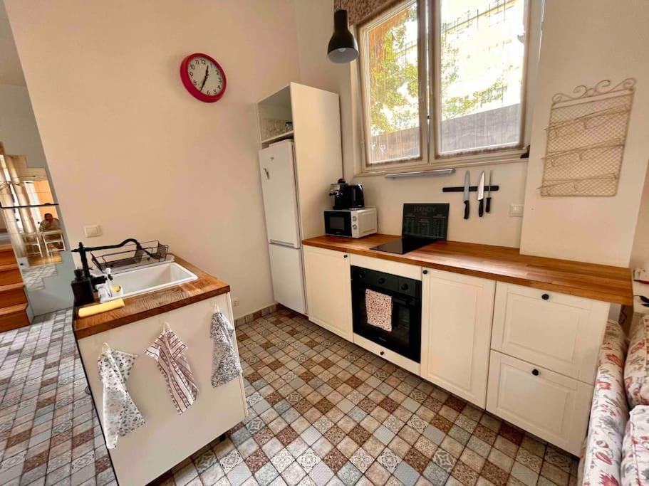 Knezits Spacious Ac Terrace Free Parking Boedapest Buitenkant foto