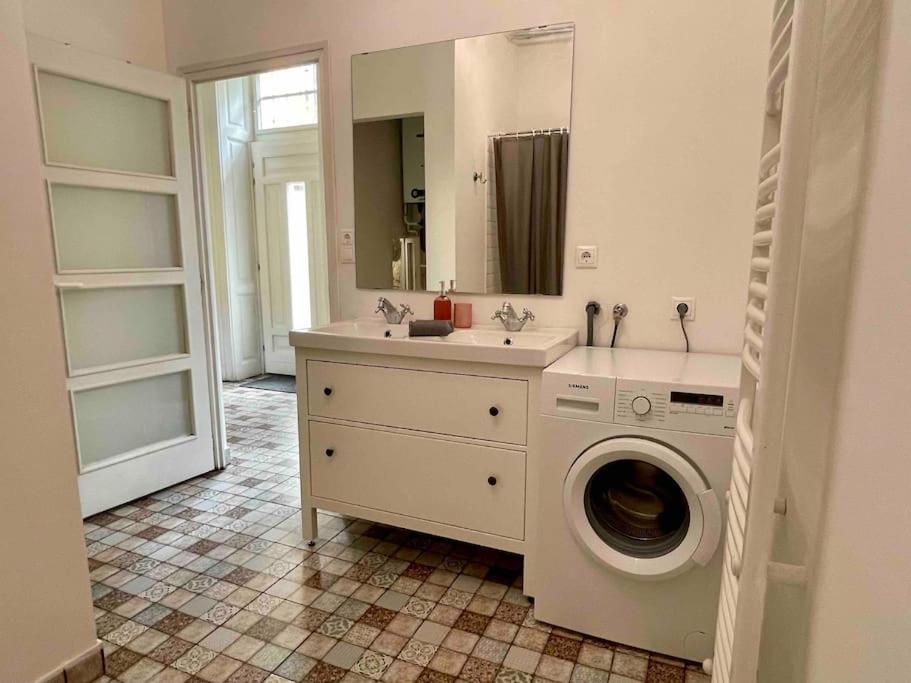 Knezits Spacious Ac Terrace Free Parking Boedapest Buitenkant foto
